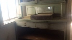 Ремонт старого буфета.Вікна вже засклені.