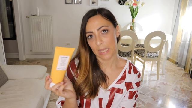 Cosa c'è nella mia borsa mare | i miei prodotti top pelle e capelli sotto al sole | AnnalisaSuperS смотреть онлайн