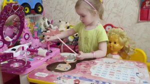 Девочка наколдовала браслет!