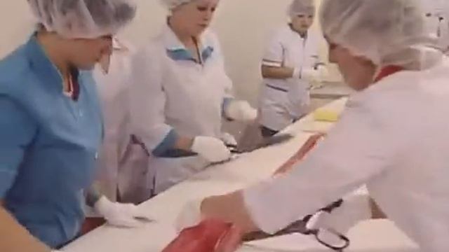 Как делают конфеты из карамели Производство конфет смотреть онлайн