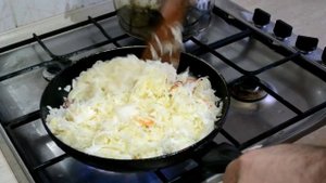 ГОТОВИМ тушёную квашеную капусту с копченостями.