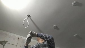 Установка светильников в ванной комнате