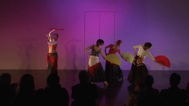 "Fans" of Flamenco....Song by Dalida....Choreography by Jenna ( http://www.BeyondBellydance.com ) смотреть онлайн