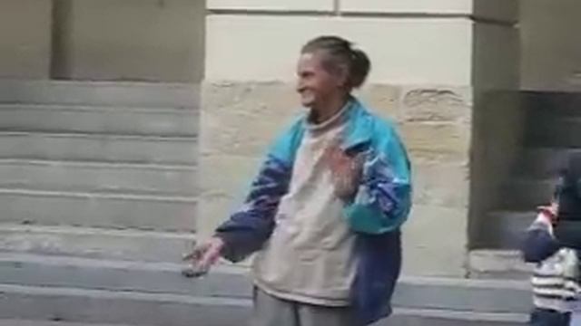 Бабка танцует) смотреть онлайн