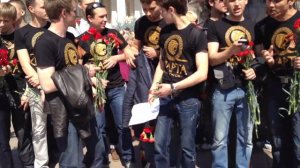 Спартанцы поют песенку у Большого (Четыре друга возле танка)