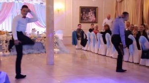 Прикольный танец друзей на свадьбе 4 10 17