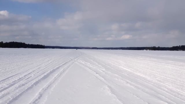 Yamaha RS Venture GT snowmobile - High speed pass. смотреть онлайн