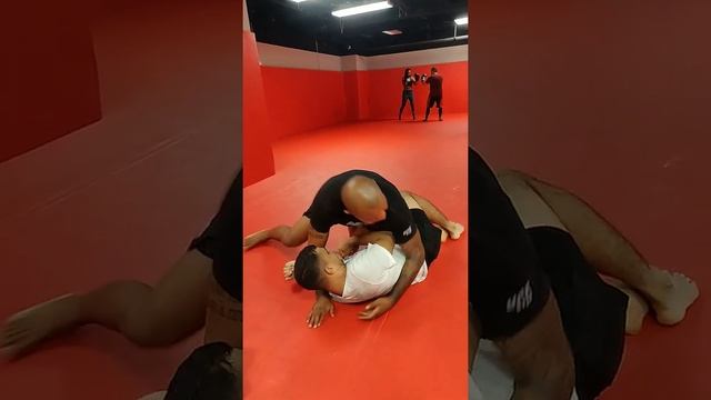 BJJ submission technique with Master @naldo.silvaoficial