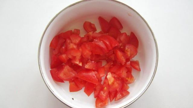 Салат с помидорами и сыром