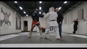 Показательный поединок Тайский бокс против карате