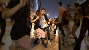 ?? ¡Bachata Sin Fronteras! ❌? ¡Una Pareja que Rompe Barreras con su Baile! ??