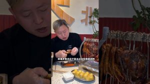 今天遇到东北老乡了，东北碳缸烧烤就是香 #武汉美食 #香啊造啊 #东北烧烤 #新的一年就得大口吃肉