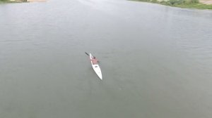 Спортсмен тренируется на байдарке. Вечер. (4K) Russian athlete practicing in a kayak. Evening.