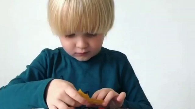 Венок на Пасху с осенними листьями смотреть онлайн