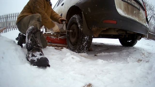 Ларгус. Заклинило заднее колесо. смотреть онлайн