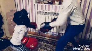 ШОК!!! Маленький ребенок нереально работает на лапах.