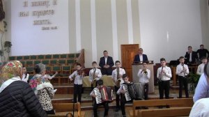 Оркестр церкви Эммануил и пение " Радуйся мир "