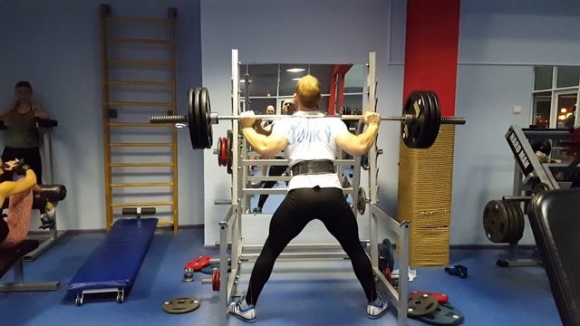 Приседания с широкой постановкой ног ( 140*4*4) смотреть онлайн