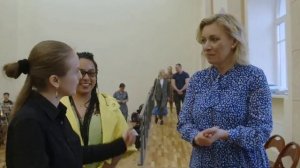 Мария Захарова на репетиции Российско-китайского симфонического оркестра. Момент узнавания