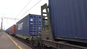Электровоз ВЛ80С-2701 с грузовым поездом