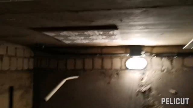 Прокинули новую электропроводку в гараже, в подвале, запитали от гаража баню, сделали подключение к смотреть онлайн