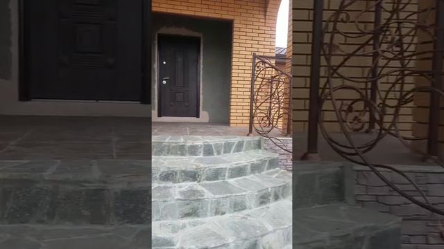 Кованые перила для крыльца в коттедже Тюмени