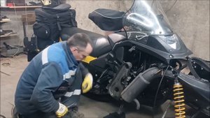 Тикси 250 разборка цепного редуктора, снятие подвески, замена гусеницы