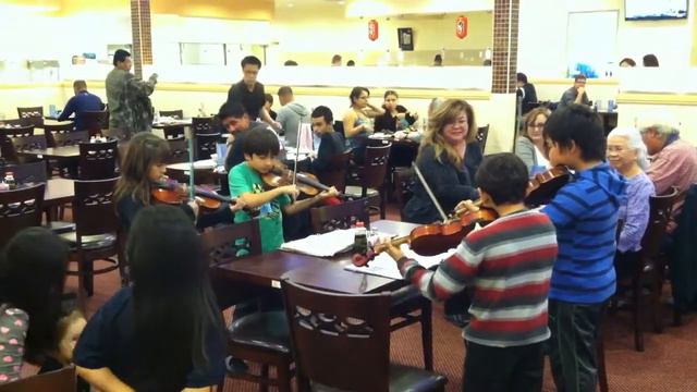Kadima kids Kaylyn, Robert, Danny, & Jacob playing violin смотреть онлайн
