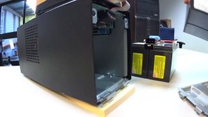 APC Smart-Ups SMT750i. Batterie wechseln in 30 Sekunden