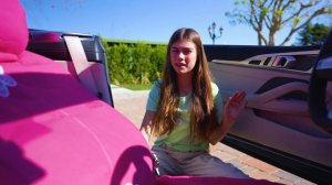 Розовый против Синего? Настя и Мия украшают Машину Артема в Розовый Цвет