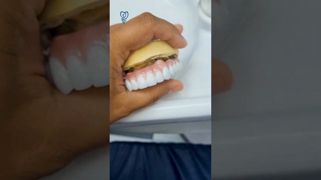 Самые белые зубы в мире. Имплантация зубов. The whitest teeth in the world. Dental implantation.