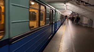 Он вернулся! Ретропоезд Петербургского метрополитена на станции «Невский Проспект»