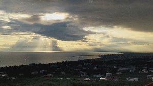 24. Зимний вечер (в Гаграх) в приморской деревне.