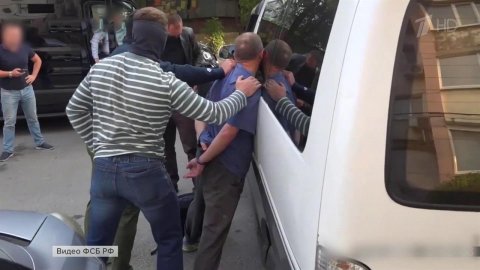 ФСБ задержала мужчину, который собирал информацию о военных объектах в Приморье