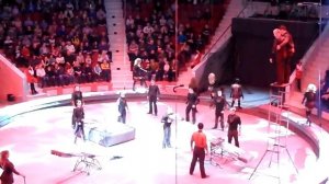 Акробаты в цирке, цирк запашных