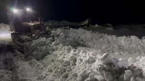 ПРОБИВАЕМ ДОРОГИ НА ДТ 75 МЕТРОВЫЙ СНЕГ