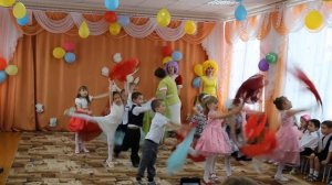 Детский танец для мам с платочками