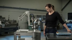 Роботы Universal Robots работают на производстве Universal Robots