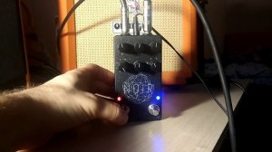 Analogworm Noir tremolo pedal