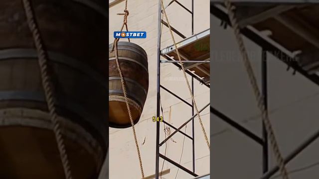 СКИНУЛИ БОЧКУ С КИРПИЧАМИ С КРЫШИ #разрушителимифов #разрушителилегенд #эксперименты