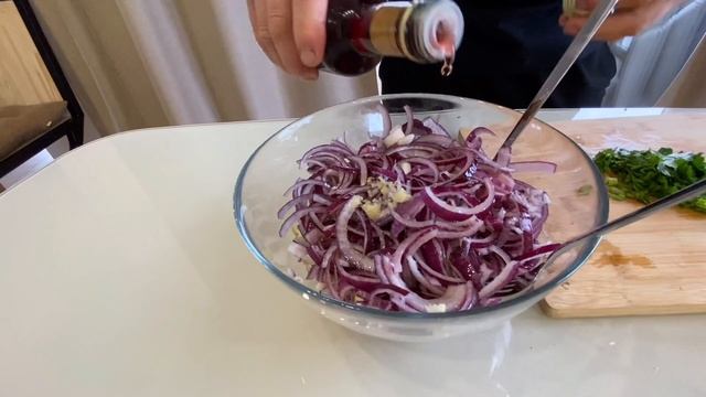 Вкусный маринованный лук быстрого приготовления / 18+