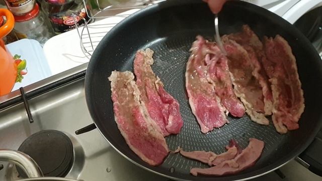 Жарим бекон из мраморной говядины