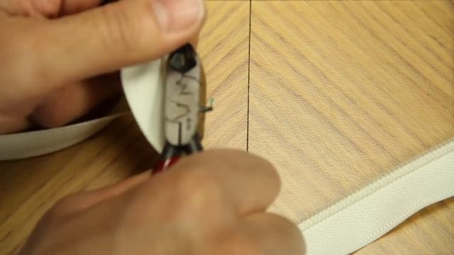 How to Fix a Zipper On One Side of the Track (Chain) смотреть онлайн