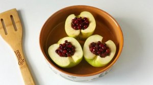 Запеченные яблоки с брусникой в духовке