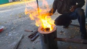 Горн для плавки алюминиевых банок.