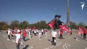 Ребята Движения Первых из Луганской Народной Республики провели масштабный флешмоб «Вернулись»