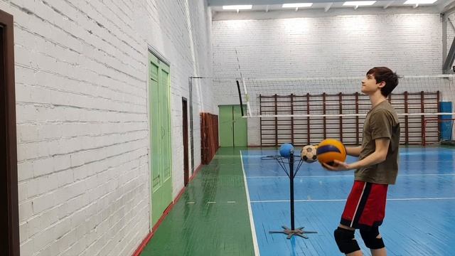 Обучение волейболу. Передача сверху. Для начинающих.