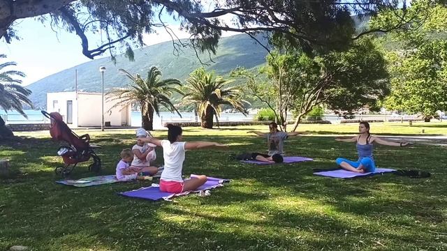 Часть 1/5 разминка на йоге в Херцег-Нови с Юлией Крутоголовой. смотреть онлайн