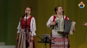 НУ НАСТОЯЩИЕ КАЗАЧКИ! Трио "Пташица", в гостях у "Митрофановны" с песней: " КАЗАЧКА ".