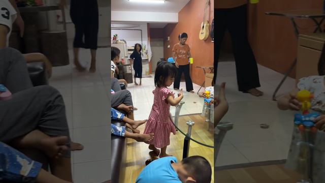 "Falling in Love with Family: Fiancée's Unforgettable Get-Together" смотреть онлайн